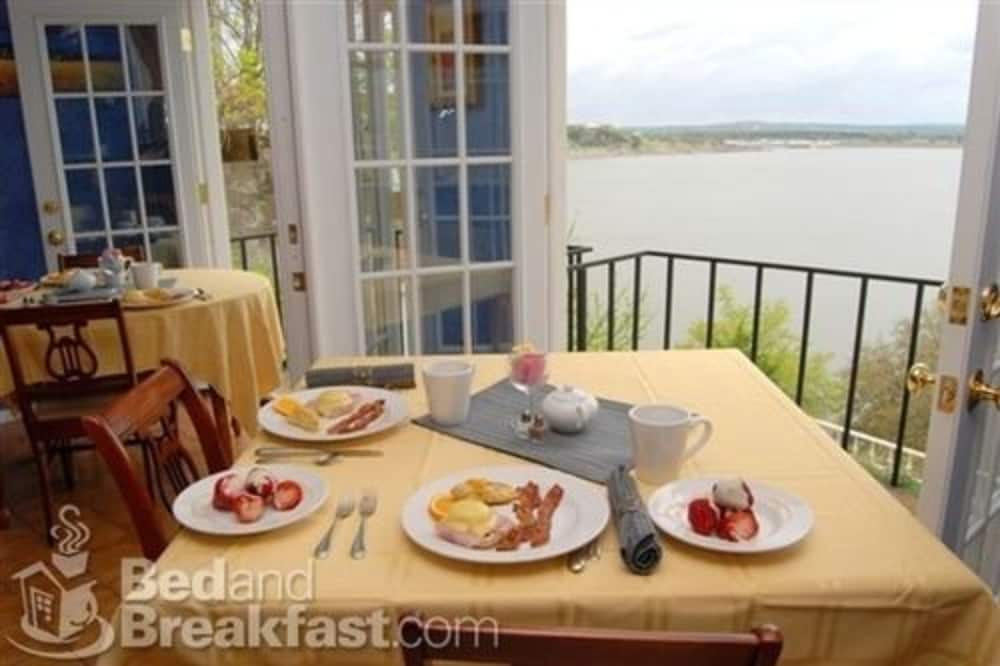 The Lakehouse Bed & Breakfast 24/46