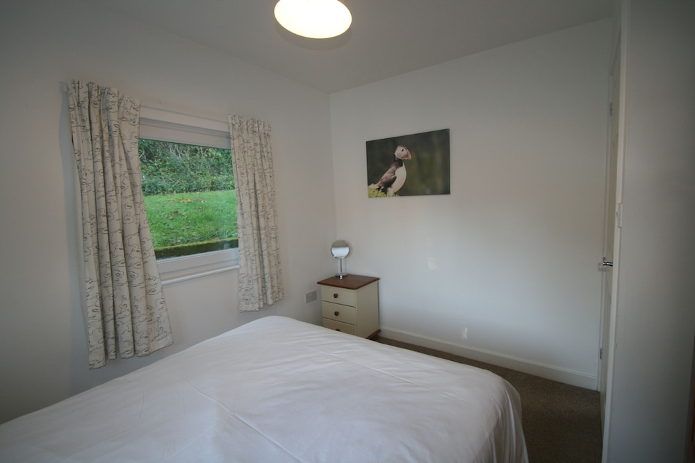 Freshwater Bay Holiday Cottages 21/50