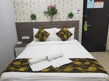 Deluxe, King Bed, Queen Bed, No Window
