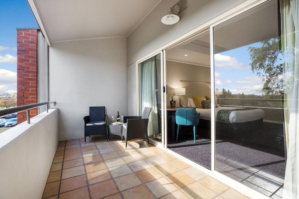 All Seasons Resort Hotel 5/66