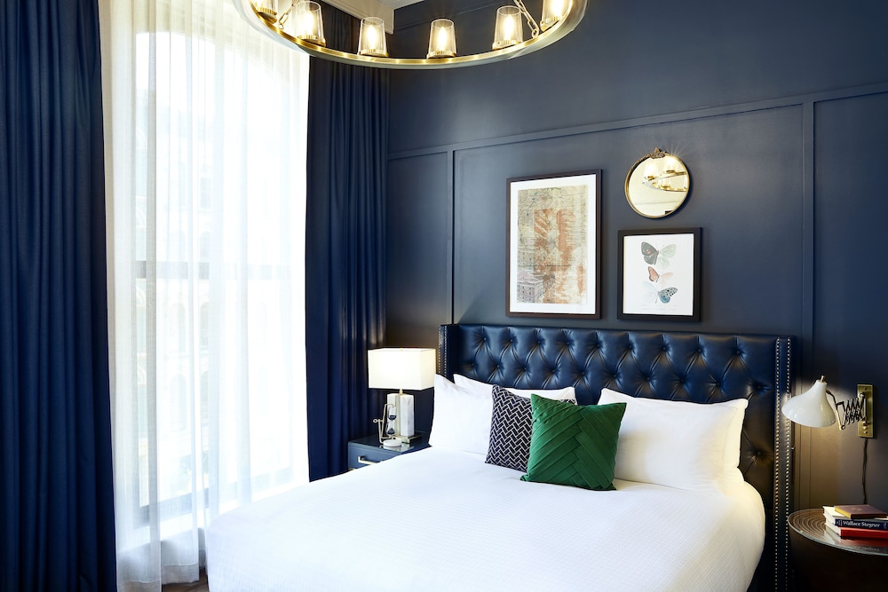 TRADITIONAL, SINGLE, KING BED, ACCESSIBLE