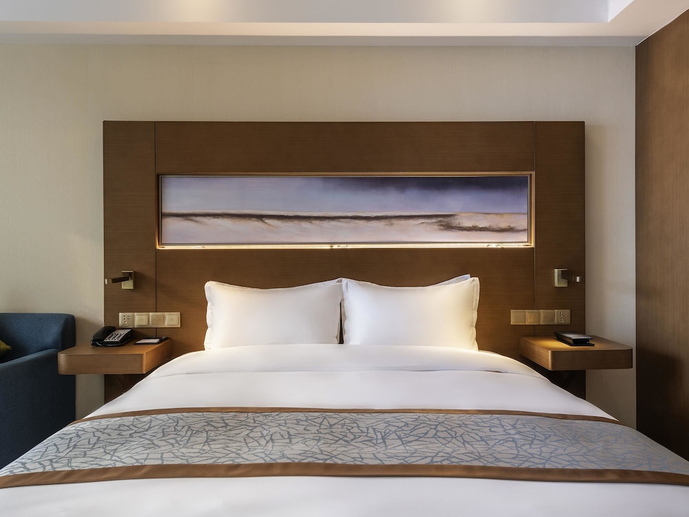 Novotel Qingdao New Hope 9/72