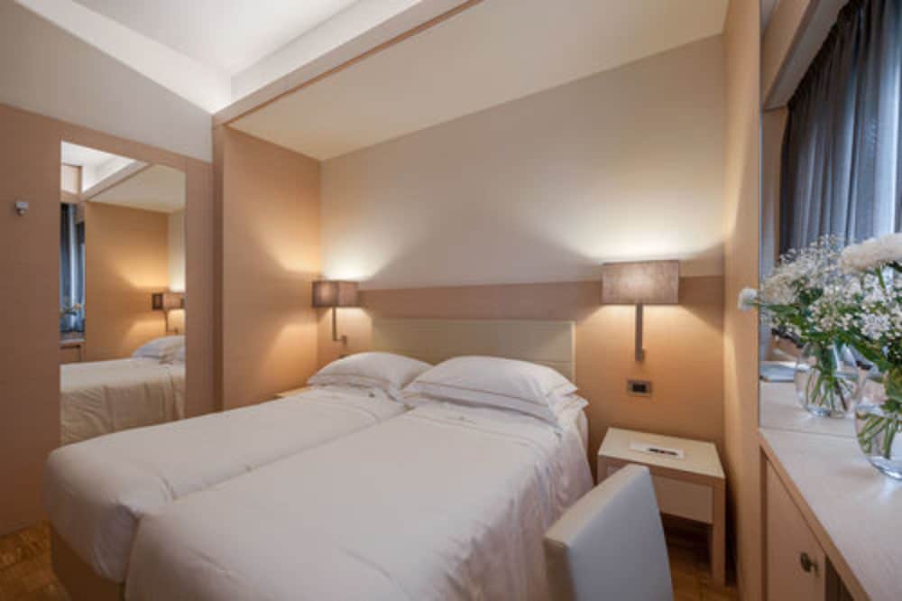 Ariston Hotel Milan 12/68
