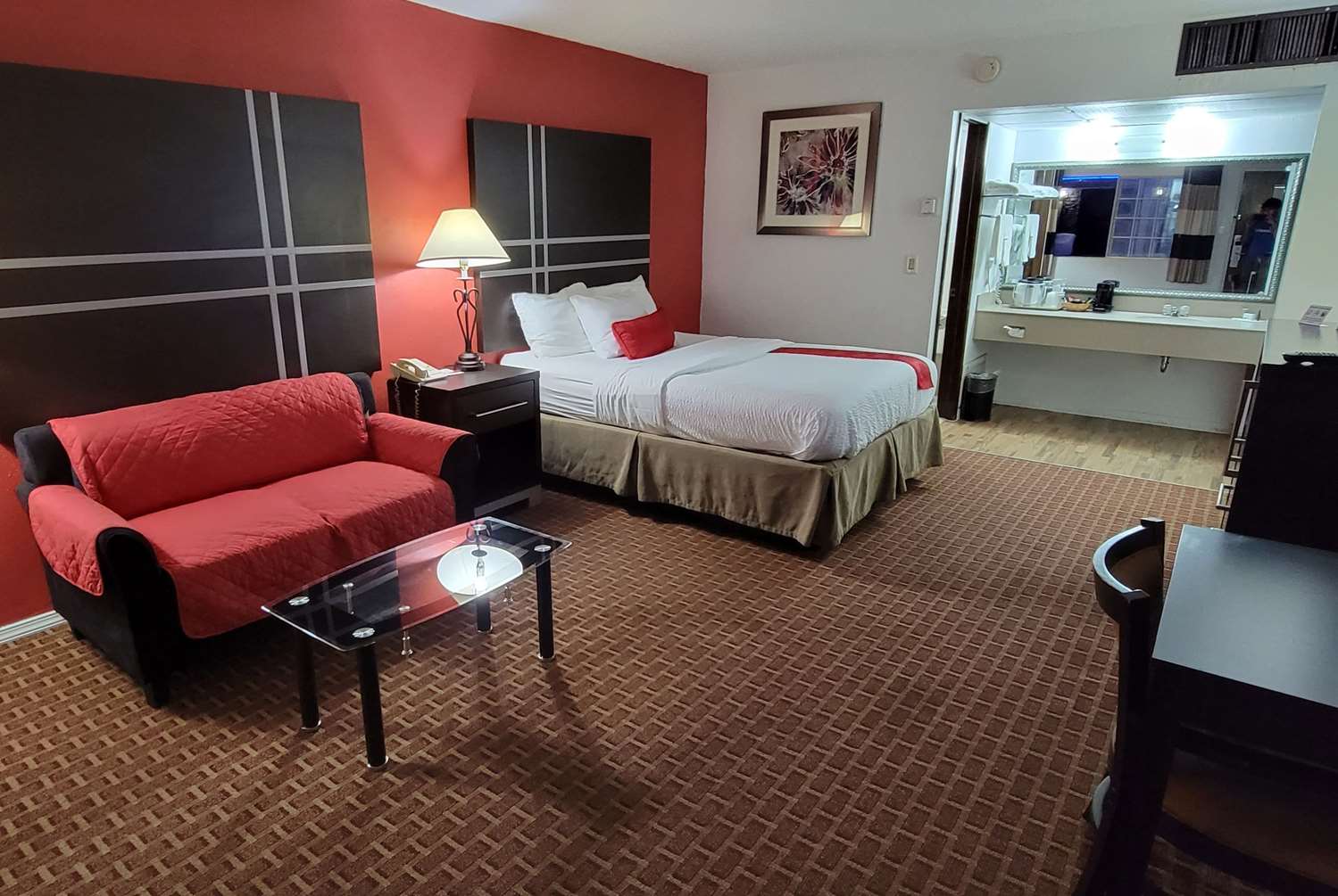 Ramada by Wyndham Mountain Home 24/40
