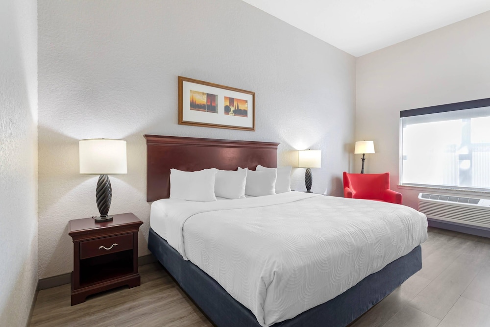 ROOM, KING BED
