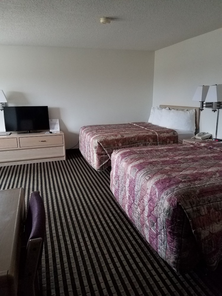 Super 8 by Wyndham Humboldt 16/48