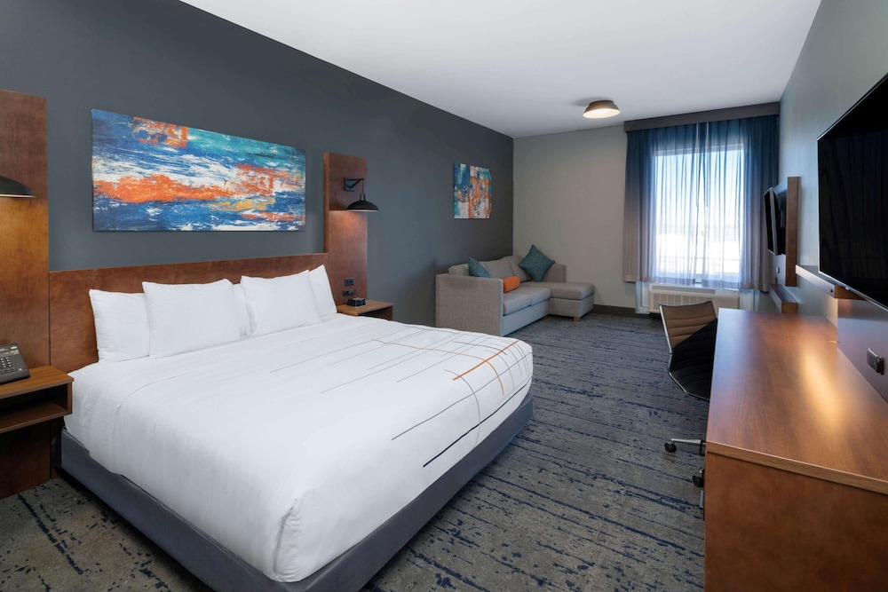 La Quinta Inn & Suites by Wyndham Louisville East 11/45