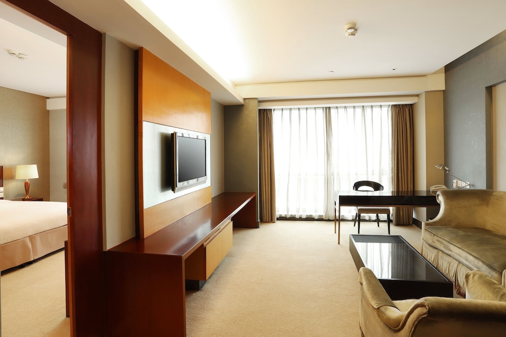 Holiday Inn Shanghai Pudong Nanpu 51/76