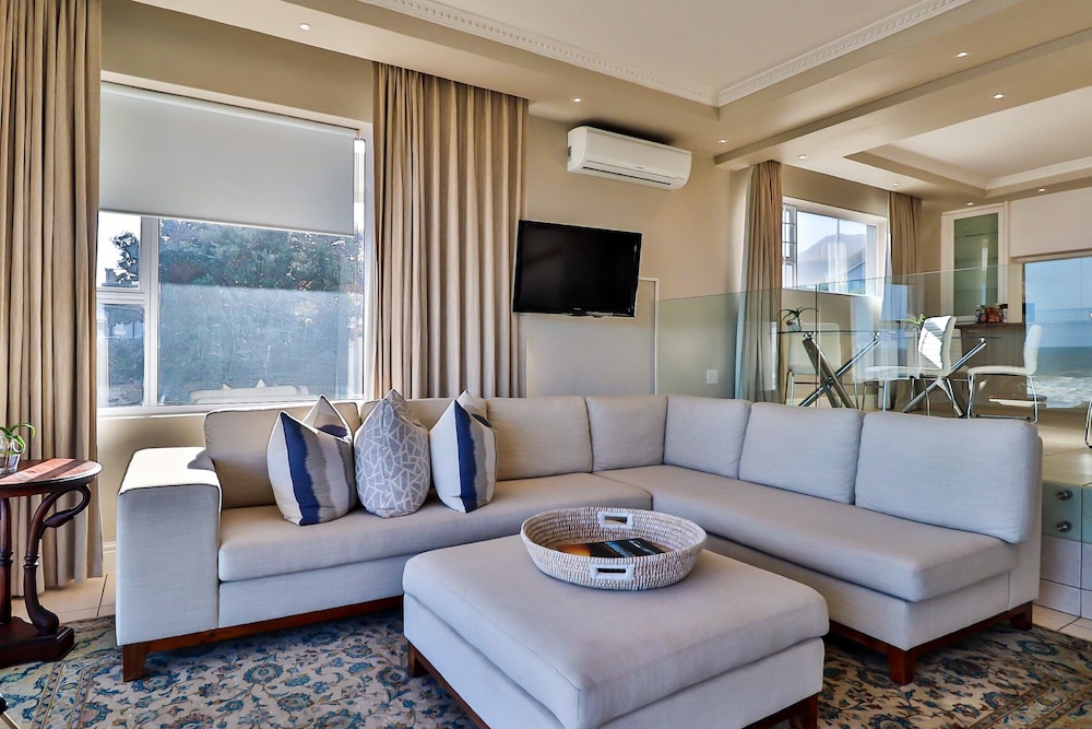 Hermanus Beachfront Lodge 24/43