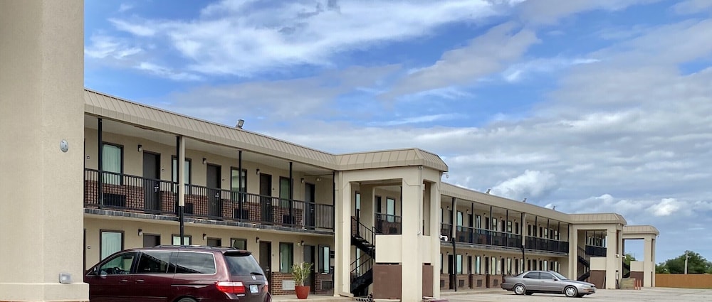 Hotel 81 El Reno 4/19
