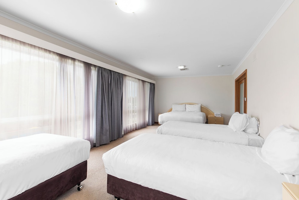4 Bedrooms, House, 1 King and 2 Queen Beds, 3 Beds