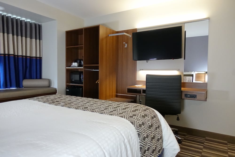 Microtel Inn & Suites By Wyndham Sault Ste. Marie 21/47