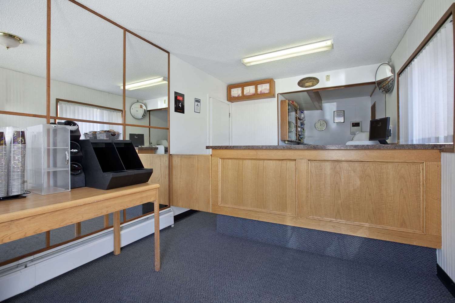 Travelodge By Wyndham Moose Jaw 1/3