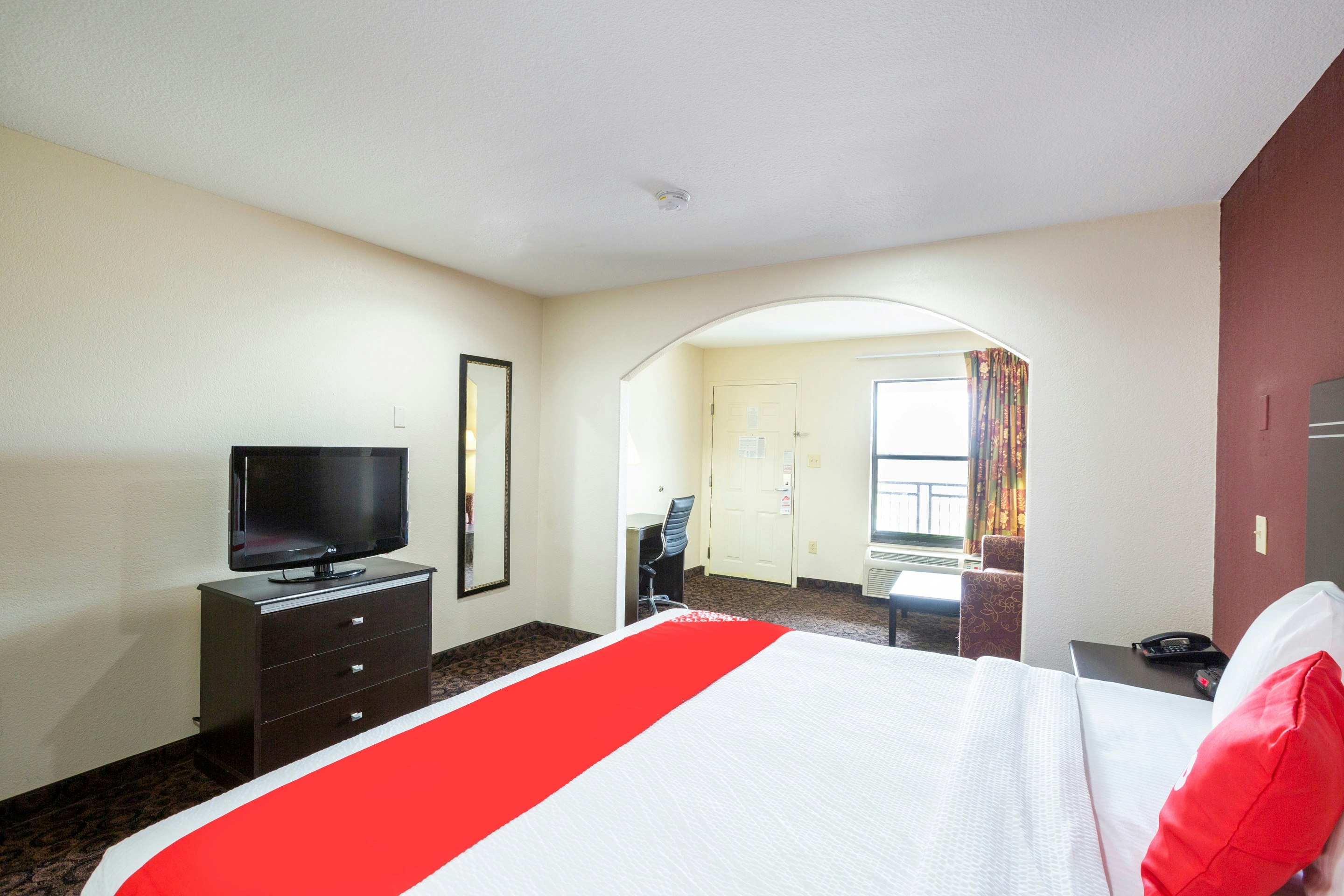 OYO Hotel LSU 35/70