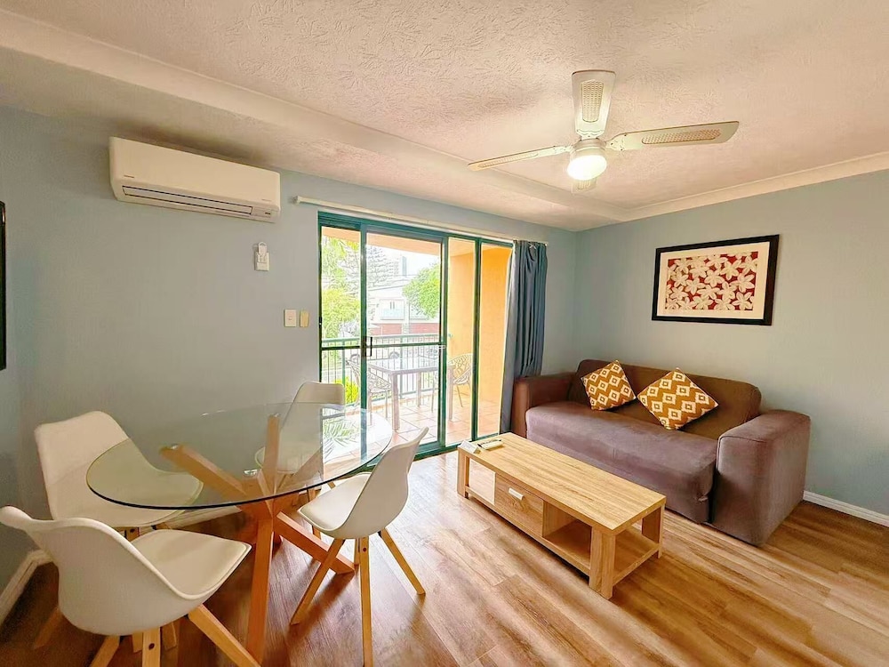 Karana Palms Self Contained Apartments 28/58