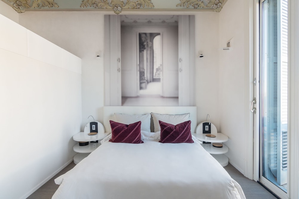Grand, Josep, Suite, King and Twin Beds