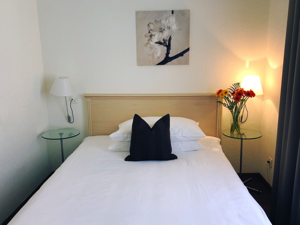 غرفة مفردة، Neufeld Hotel 7/9