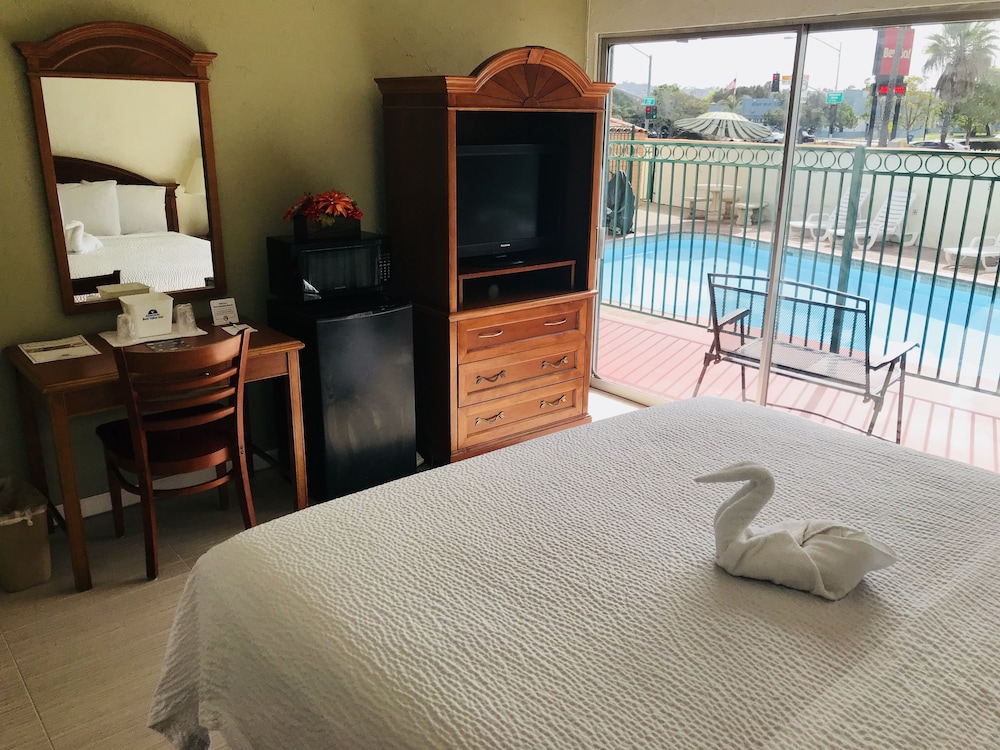 America S Best Value Inn San Diego Loma Lodge 15/27
