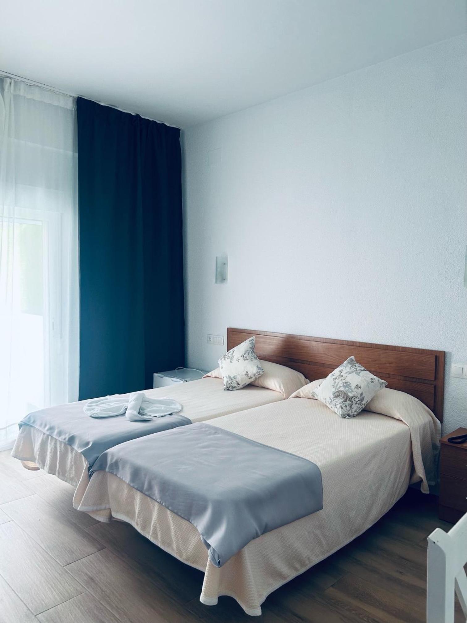 Room, Twin Beds