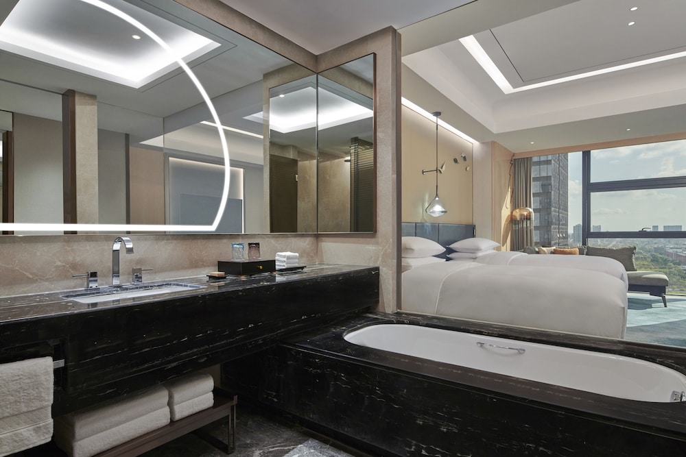 Hilton Yancheng 7/43