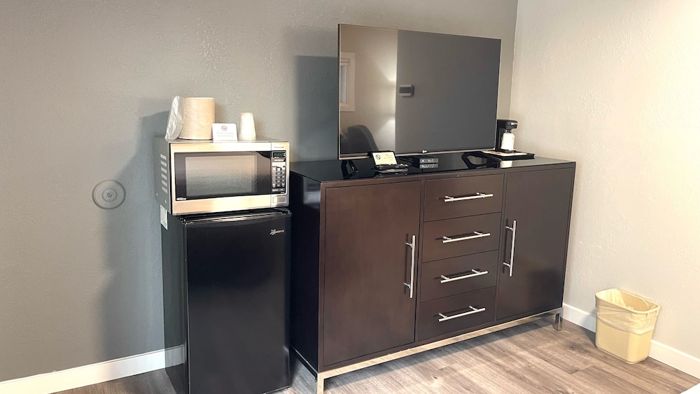 Tides Inn Suites 9/75
