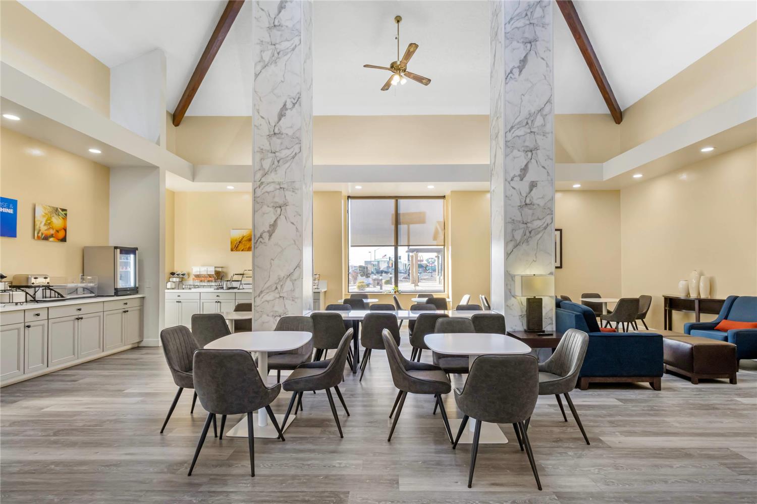 Comfort Inn & Suites Near Fallon Naval Air Station 14/18