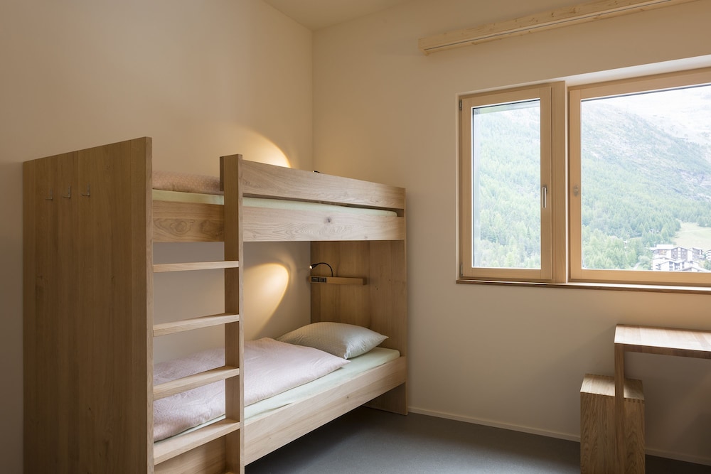 MIXED DORM, 6 BEDS, SHARED BATHROOM
