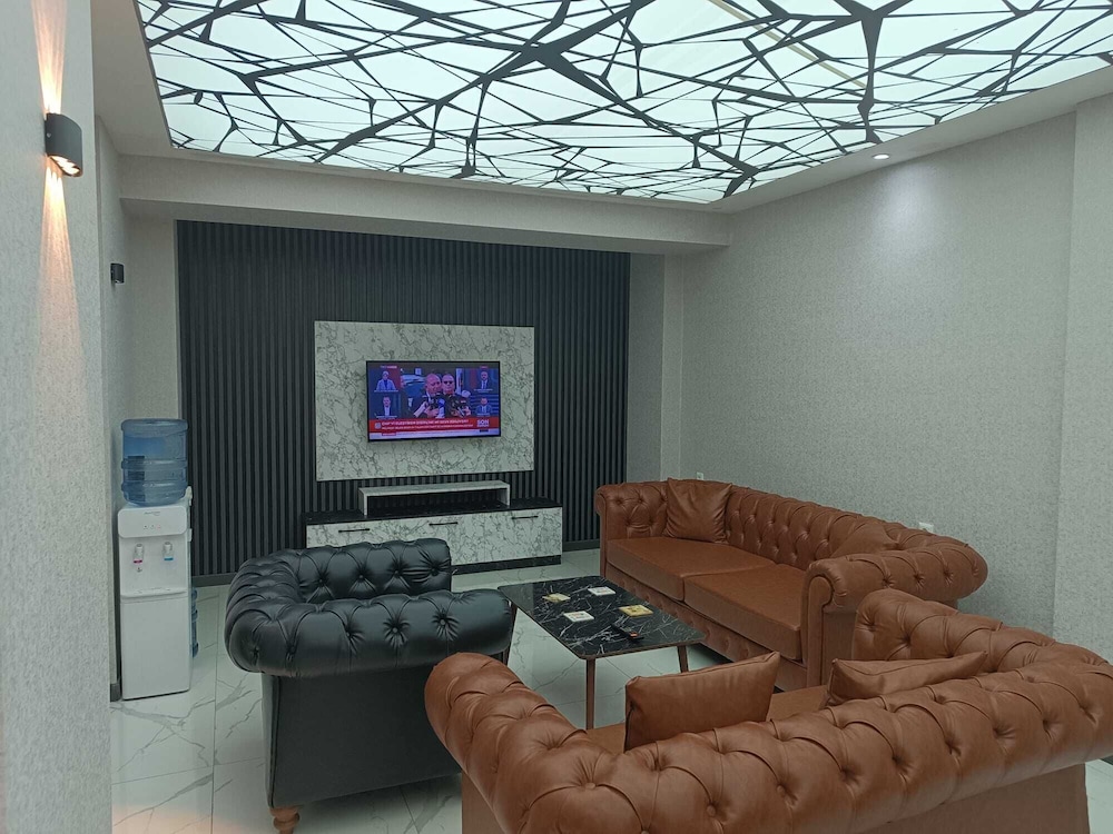 Peracity Hotel 77/99