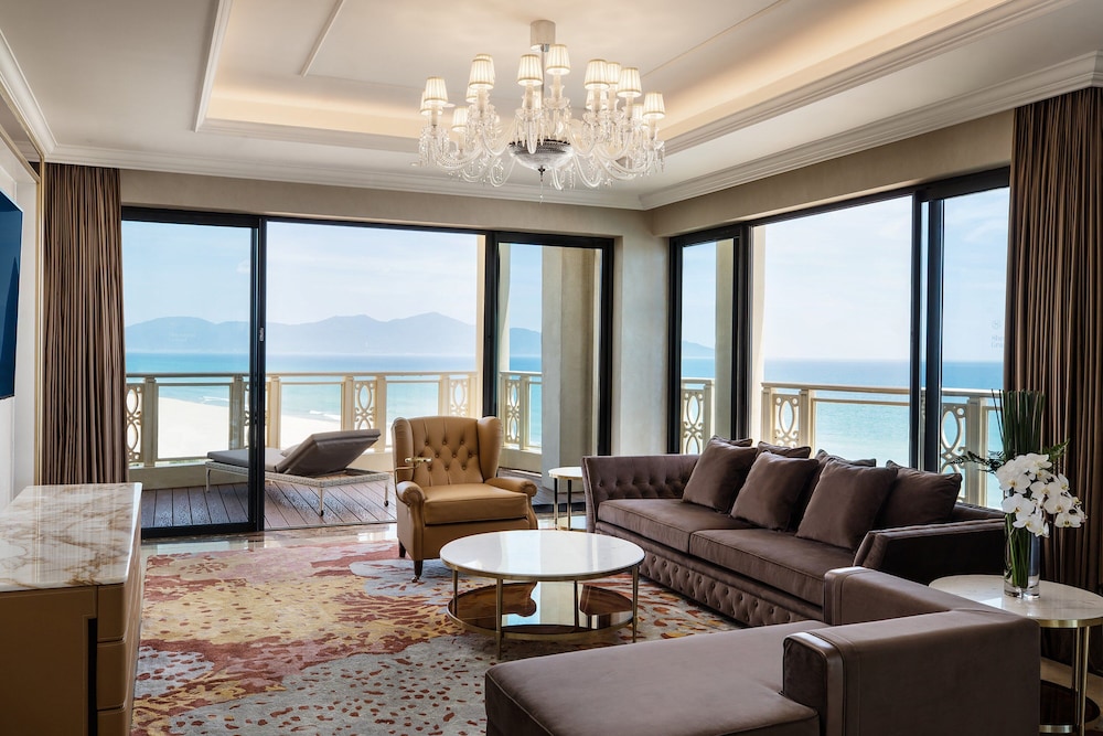 Sheraton Grand Danang Beach Resort and Spa 31/47