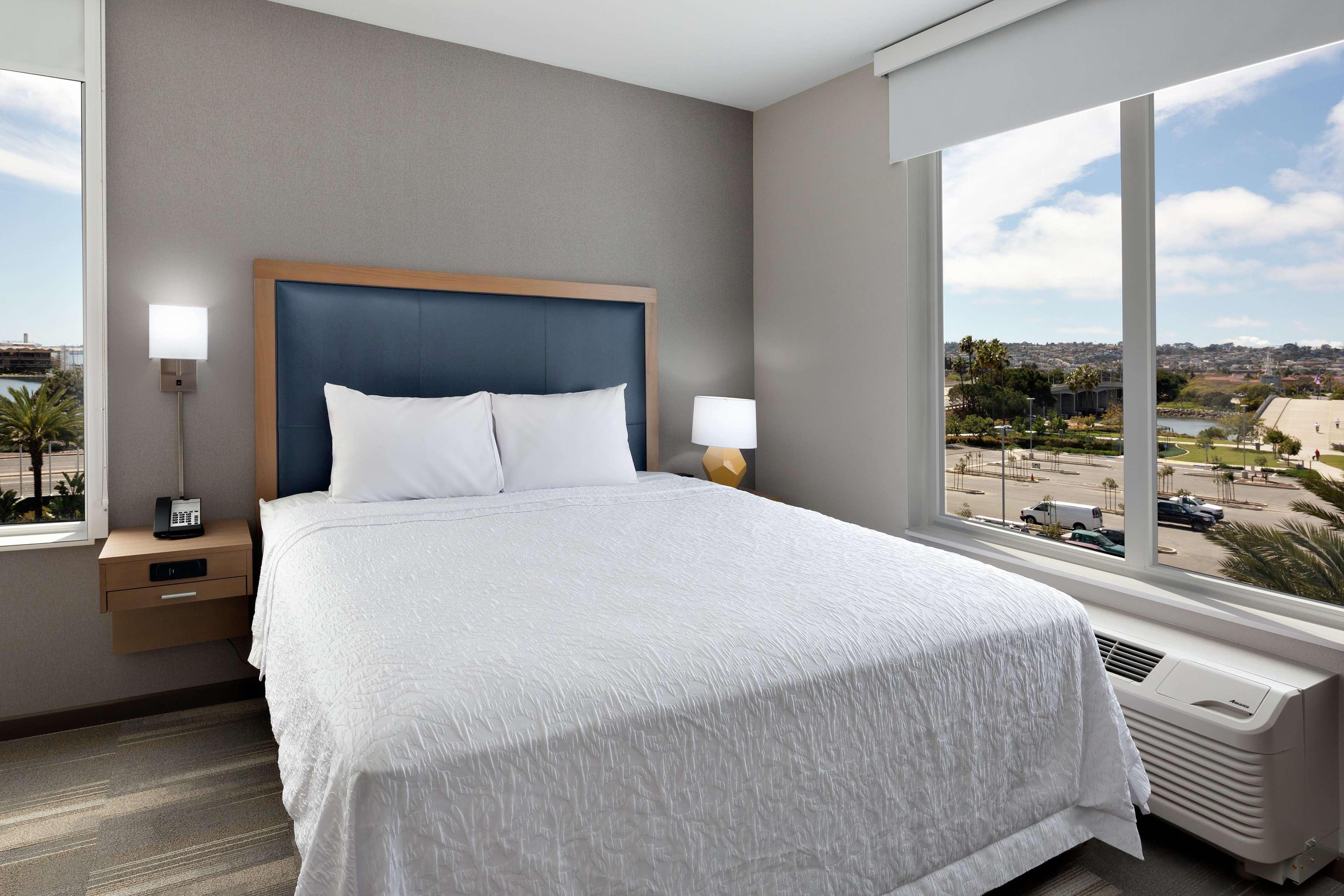 STUDIO, SUITE, KING BED, WATER VIEW