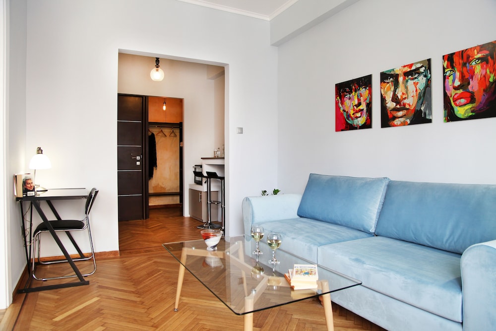 Hellenic Hospitality House 28/50