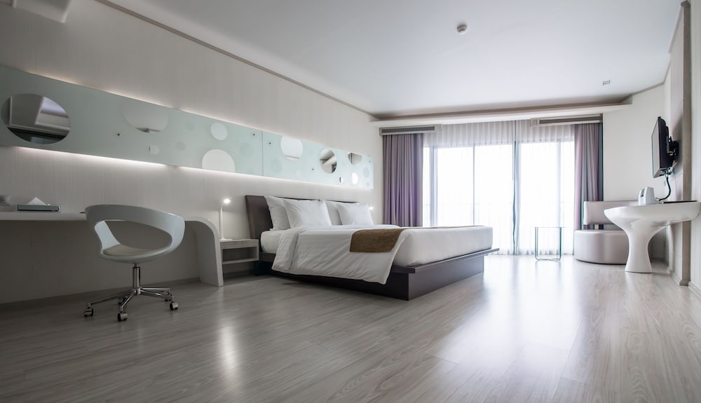 DELUXE (CHIC TOWER)