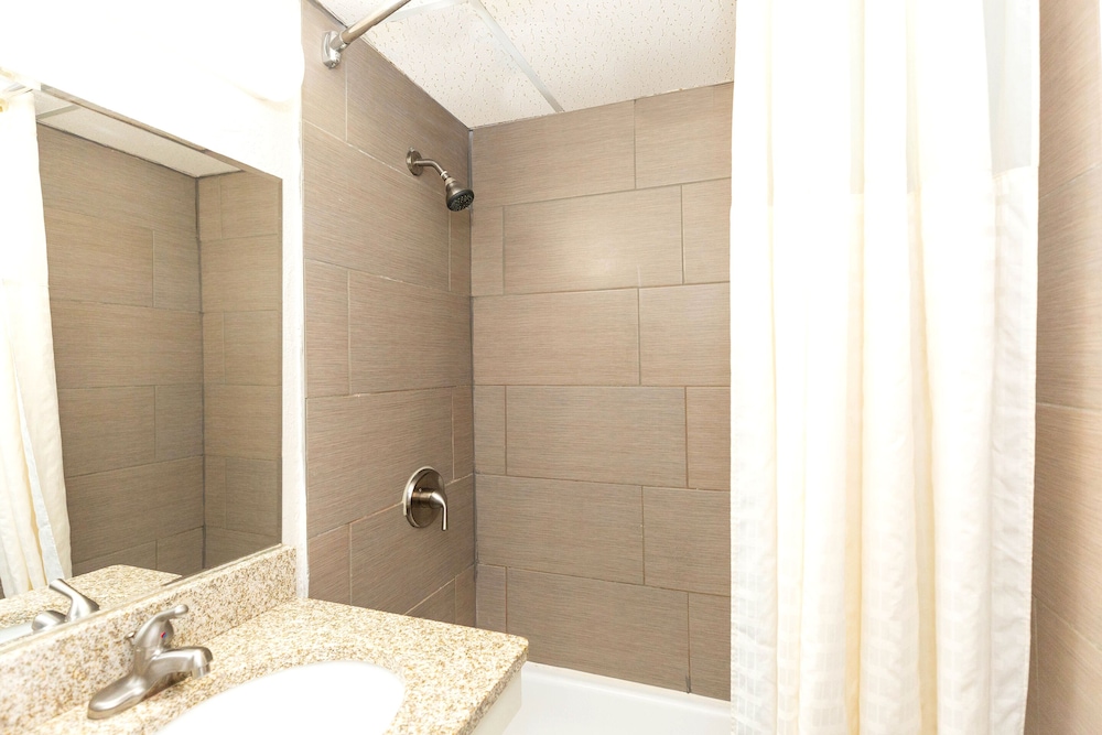 Budget Host Inn 60/60