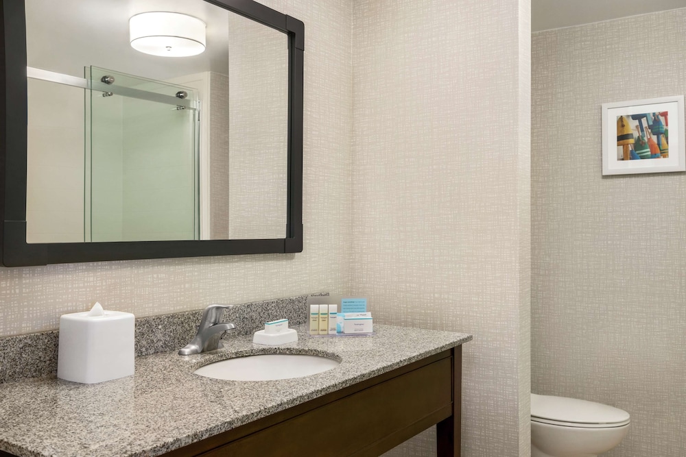 Hampton Inn Suites Exeter 9/52