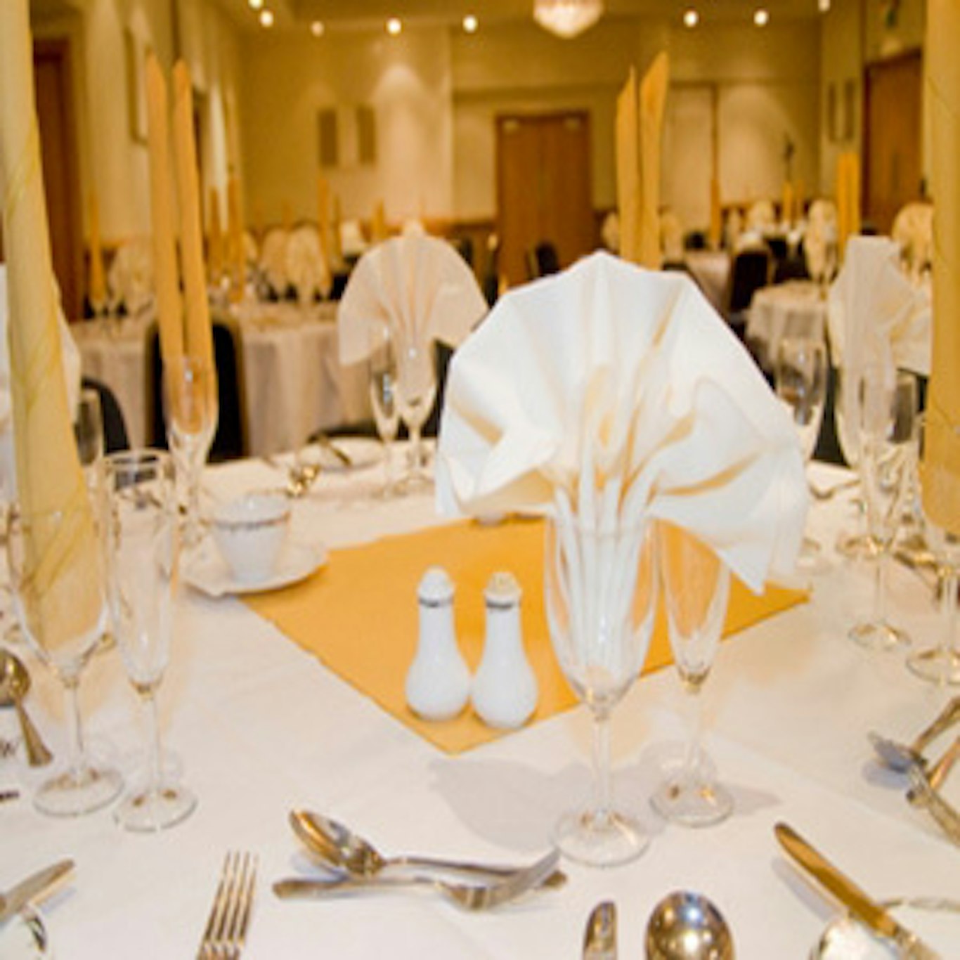 Dancenter Lux Resort London City M25 19/25