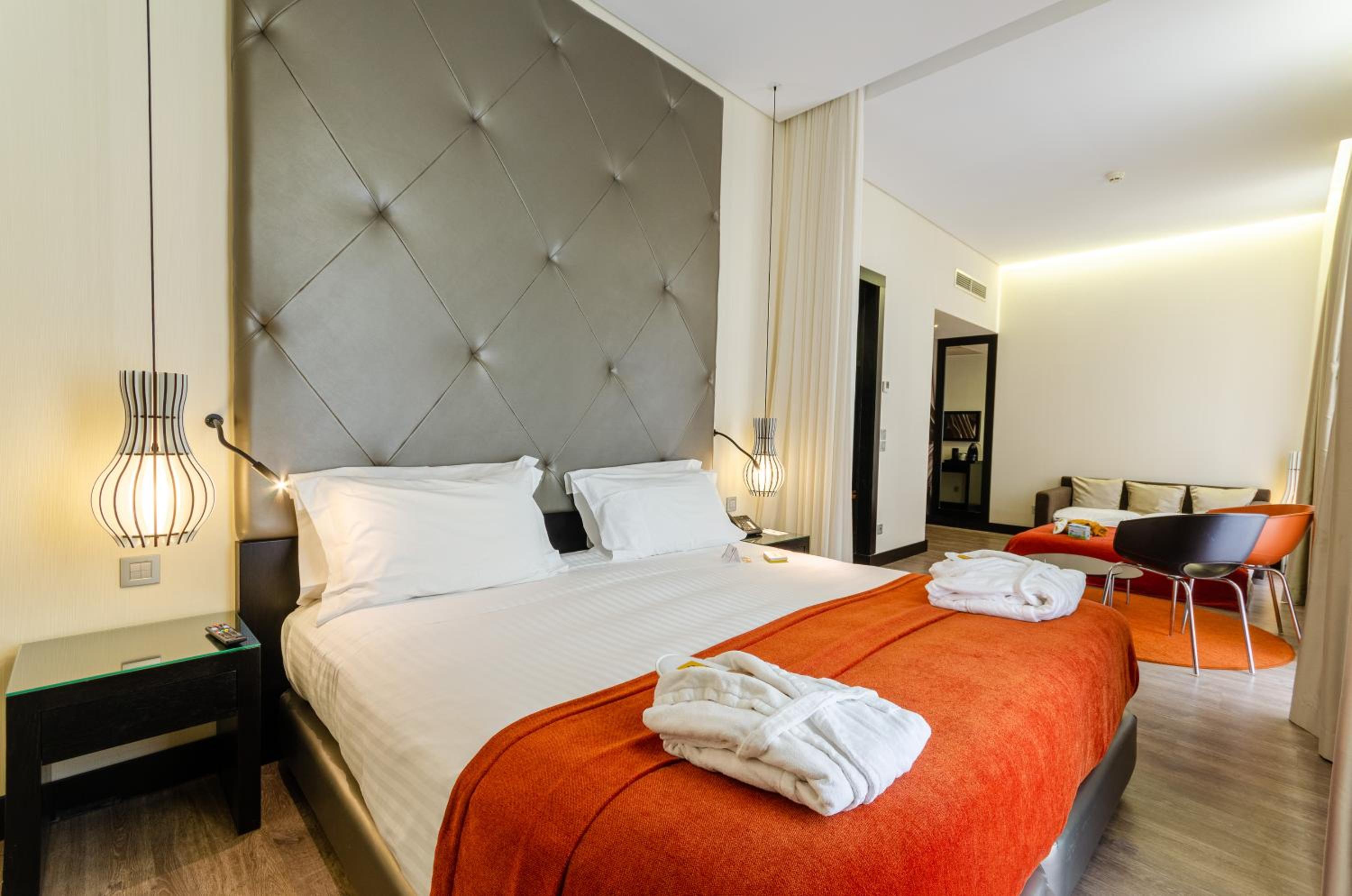 Suite, Street View