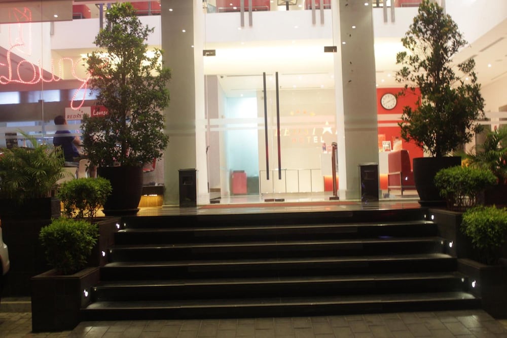 Redstar Hotel 5/39