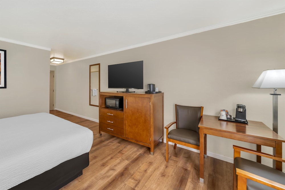 غرفة قياسية بسرير كينج لذوي الإعاقة، Best Western Plus Northwoods Inn 7/10