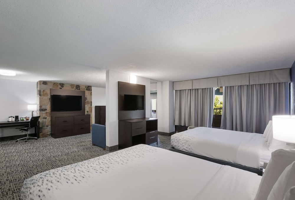 Surestay Plus Hotel By Best Western Gatlinburg 14/30