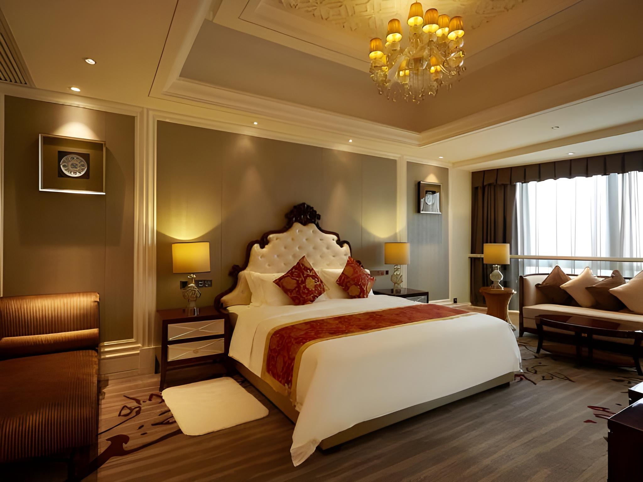 2 Bedrooms, Elegant, Suite, 1 King and 2 Double Beds, Living Area