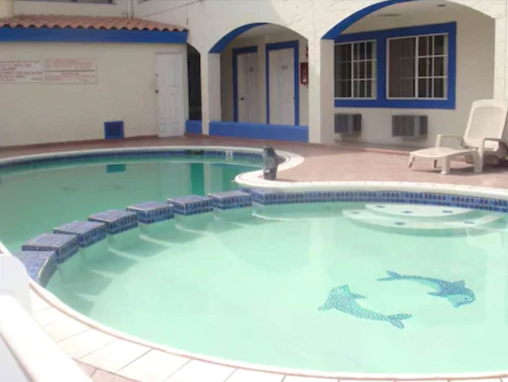 Hotel Pueblito Inn 7/45