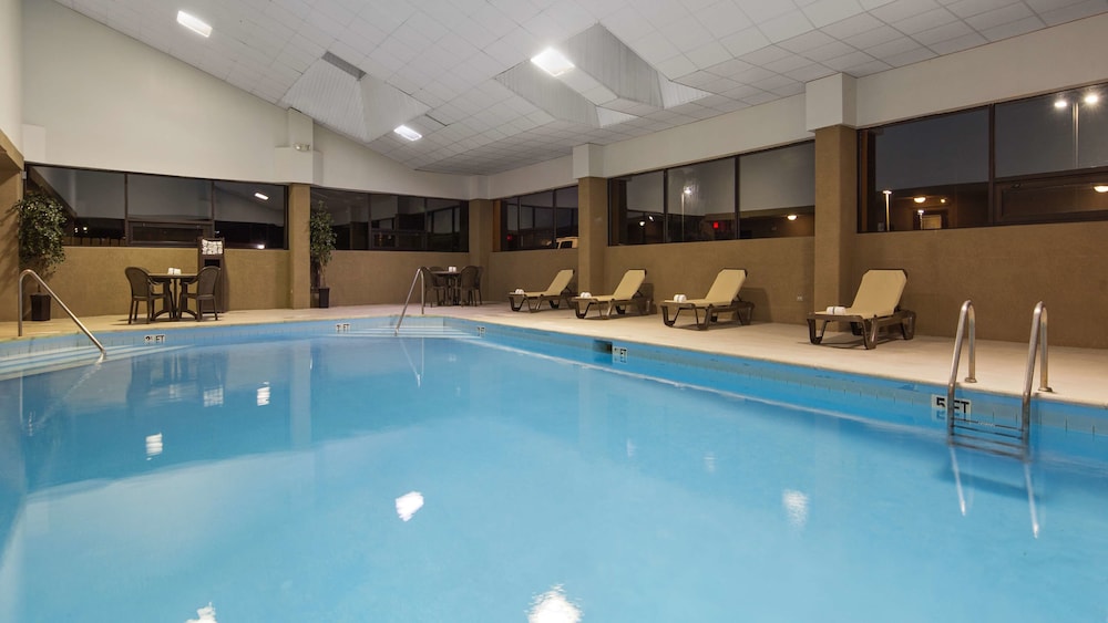 AmericInn by Wyndham Woodstock IL 23/50