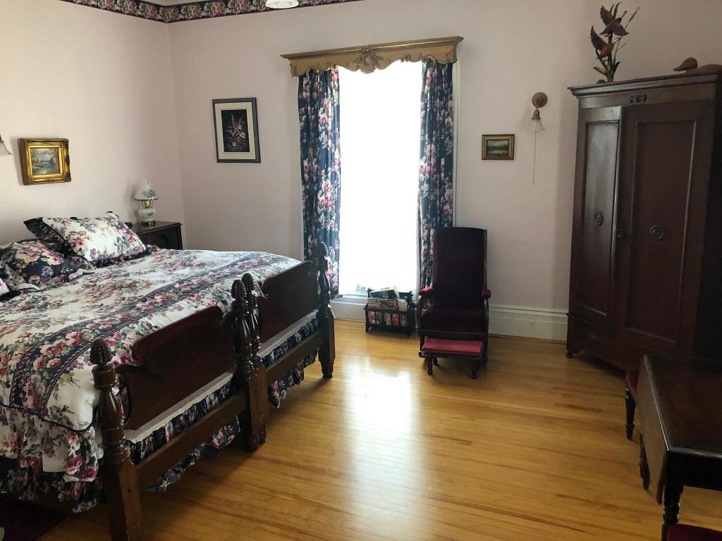 Deluxe, Family, King Bed