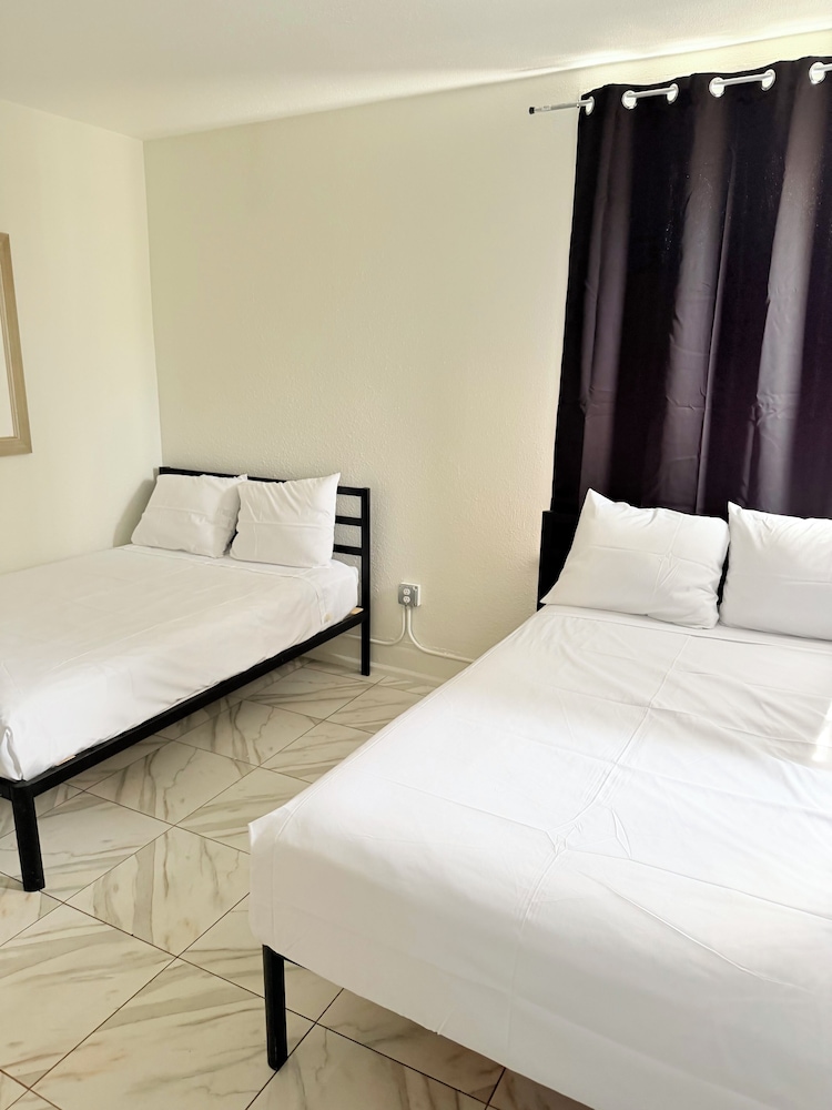 Adrian Hotel 19/66