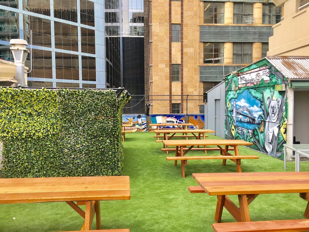Sydney Backpackers 26/26
