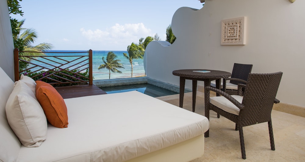 Ambassador At Grand Velas 22/66
