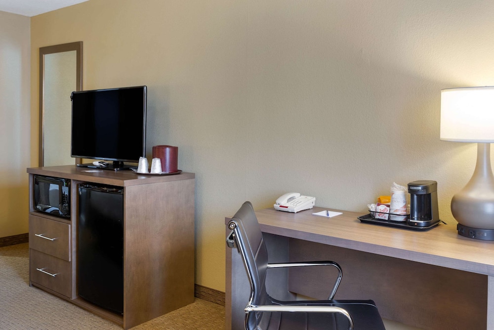 Comfort Inn Marshall Station 38/40
