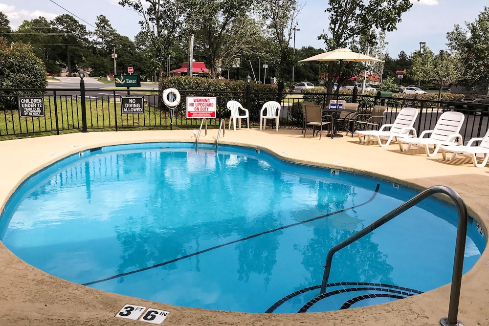 Quality Inn Raeford, NC 1/31