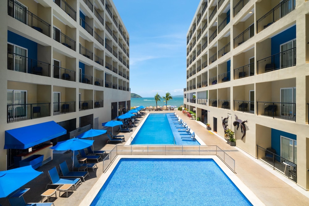 Decameron La Marina Guayabitos Ramada All Inclusive Resort 50/50