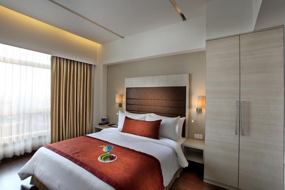 Mahagun Sarovar Portico Suites 16/38